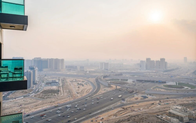 Tanin - Modern Spacious 1BR Apartment With 2 Balconies