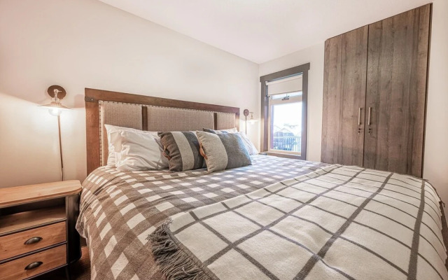 Talon's Reach - Luxury 3 Bdrm W/hot Tub & Mtn View