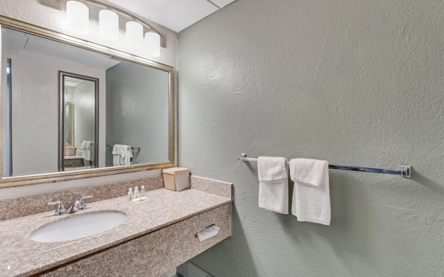 Quality Inn Dalton East