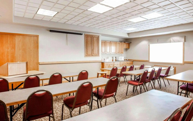 Quality Inn & Suites Bremerton near Naval Shipyard