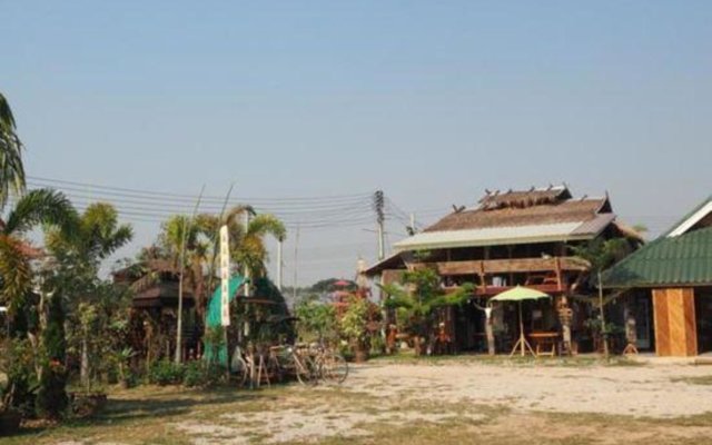 Heun Baan Rong Khun Resort