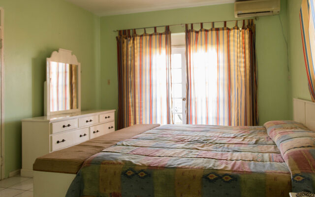 Rooms On the Hip Strip - Montego Bay