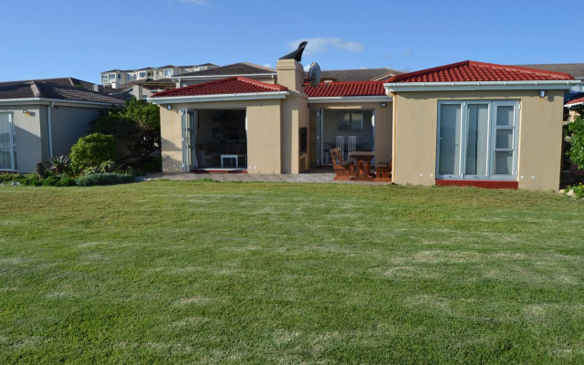 Hermanus Beach Club - St Tides House 19