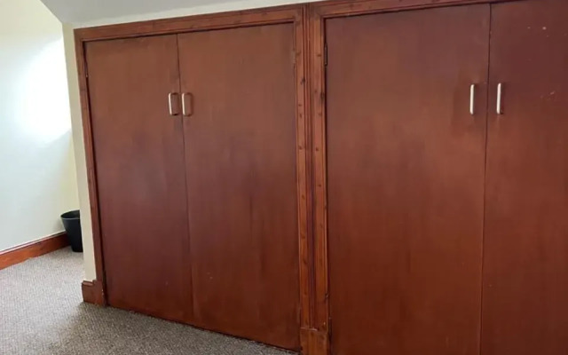 4 bed bungalow near Airport