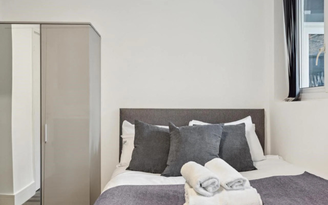 STH Sutherland Avenue Apartment