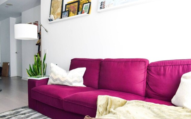 Trendy Modern 1 Bedroom Flat in the Heart of Downtown