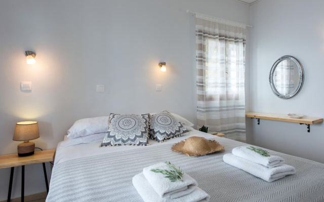 Hotel Barbati - Poolside Gem With Sea Views