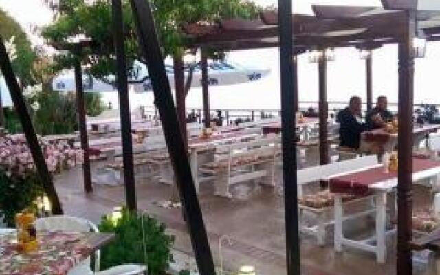 Guest House Ianis Paradise