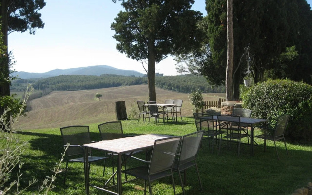 Nice Apartment in Guasticce With Pool