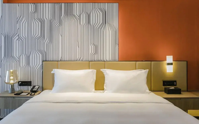 Pesht Premier Hotel