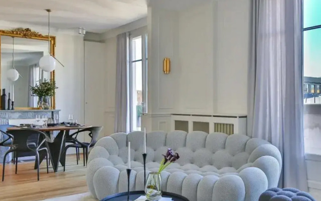Design Passy Terrace 2 Bedroom Apt With Balcony in Paris