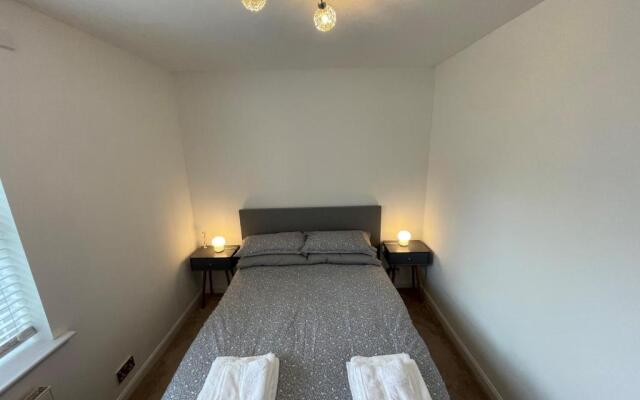 Beautiful 2-bed Apartment in Renfrew