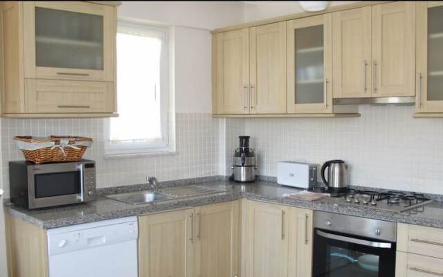 Villa AQ10 by JoyLettings