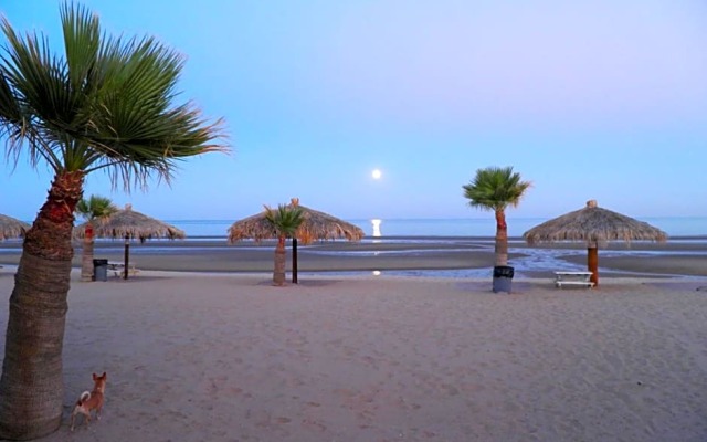 #40 Bungalow Seaside Hotel & Victors RV Park