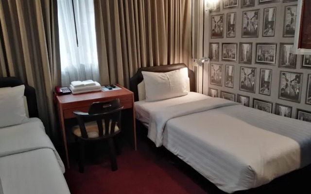 14 Plus 1 Hotel