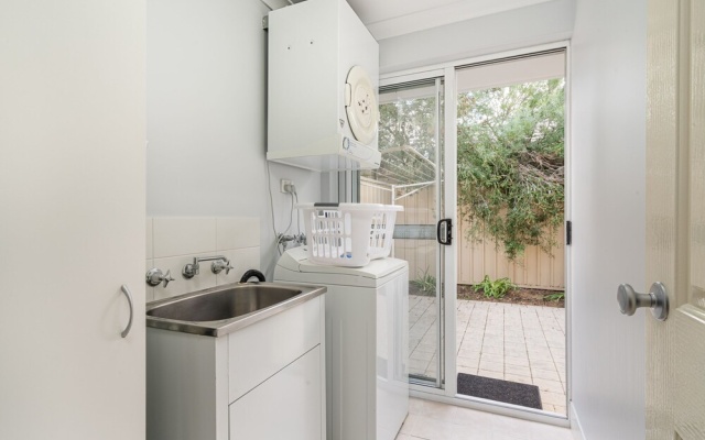 Seashell Cottage - U47 Cape View Resort – Guest Rooms – Busselton