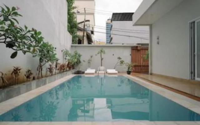 Kenari Tower Hotel