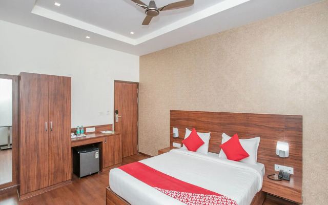 OYO 15865 Passport Inn