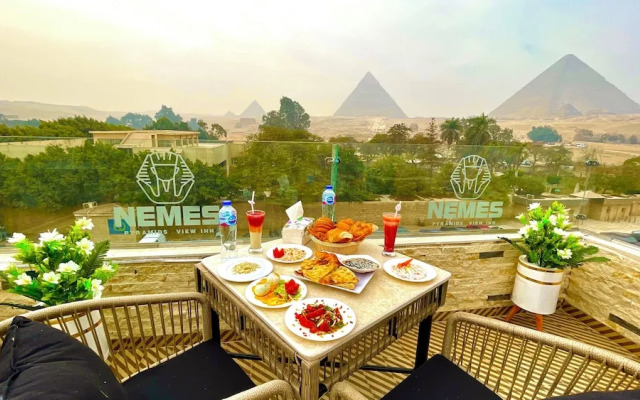 Nemes Pyramids View INN