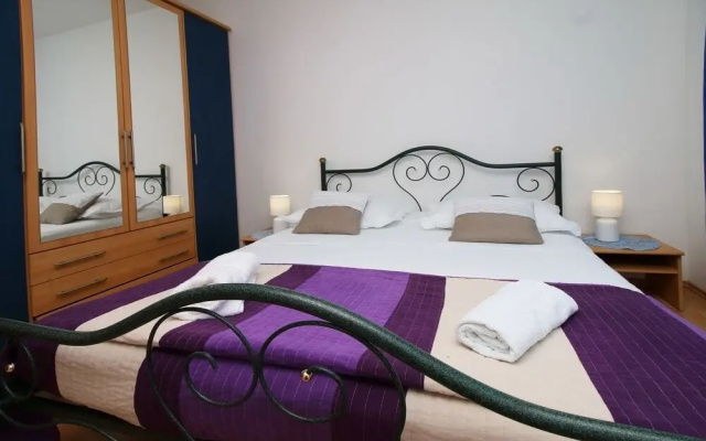 Elvi - Amazing Position & Parking - A1 Mali