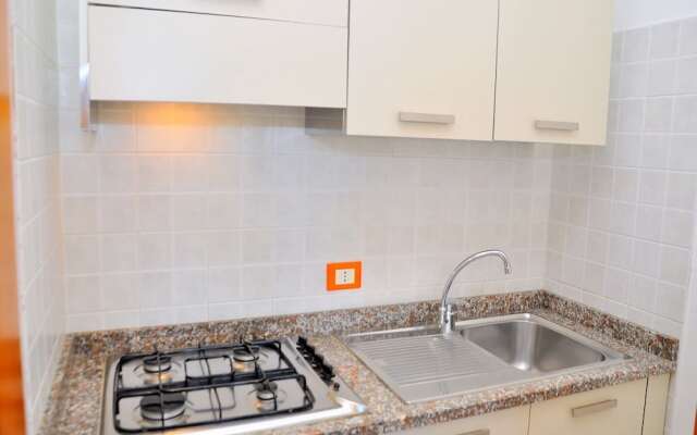 Welcoming Flat With Garden-view Terrace - Beahost