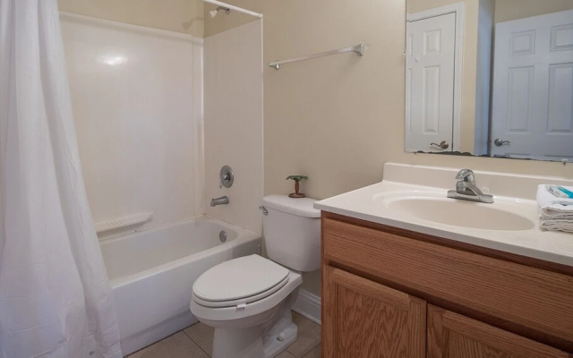 Oak Shores-Oak Shores Studio 36