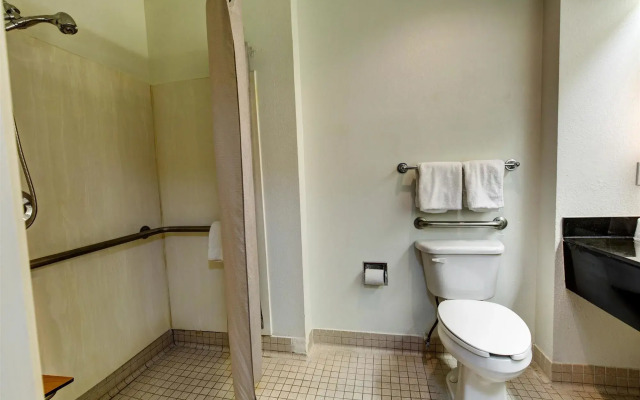 Executive Inn & Suites