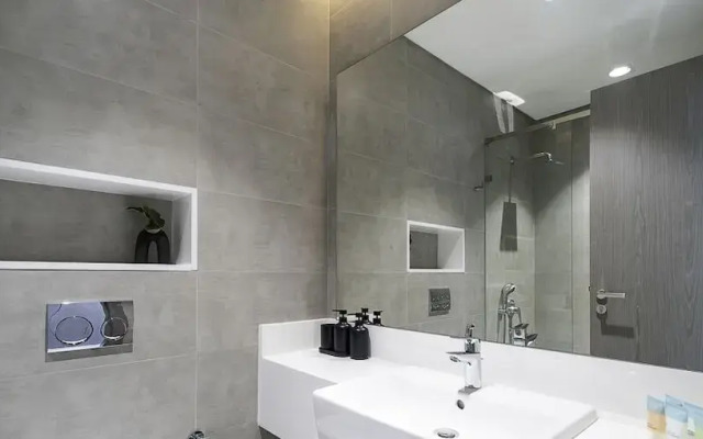 LUX  Burj Khalifa Lagoon View Suite 2