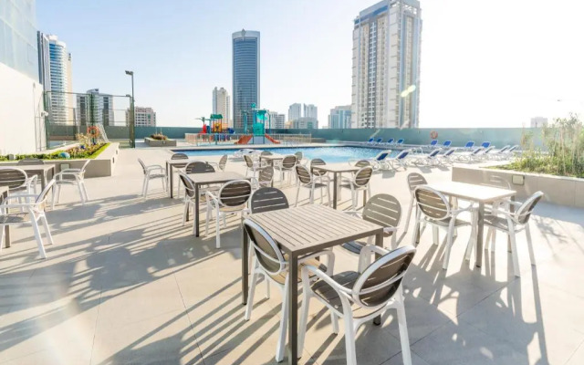 S Plaza Suites Hotel