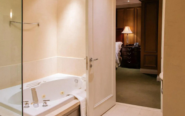 Windsor Arms Hotel
