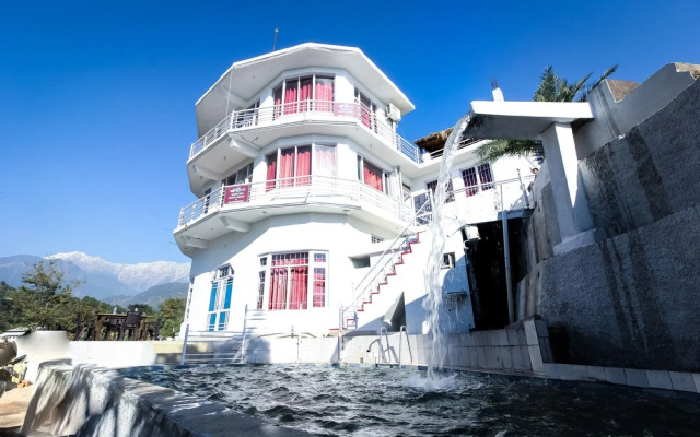 Aqua Waterfall Hotel