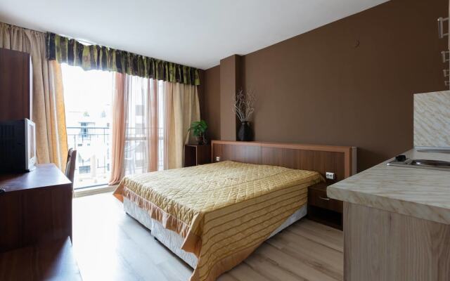 Lovely Studio with Kitchenette & Balcony in Avalon Complex