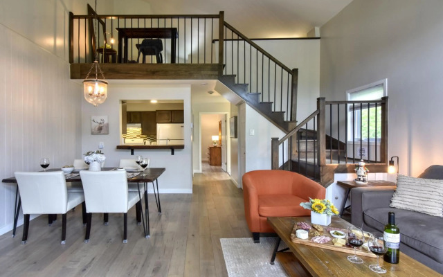 Stunning Condo - View on Lake Tremblant & Mountain