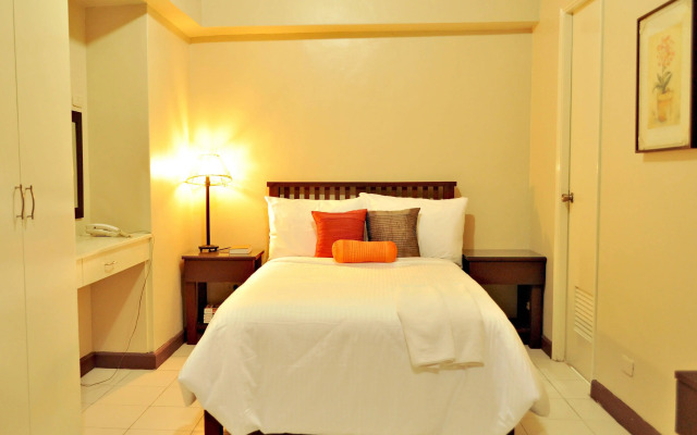 OYO 103 Artina Suites Hotel