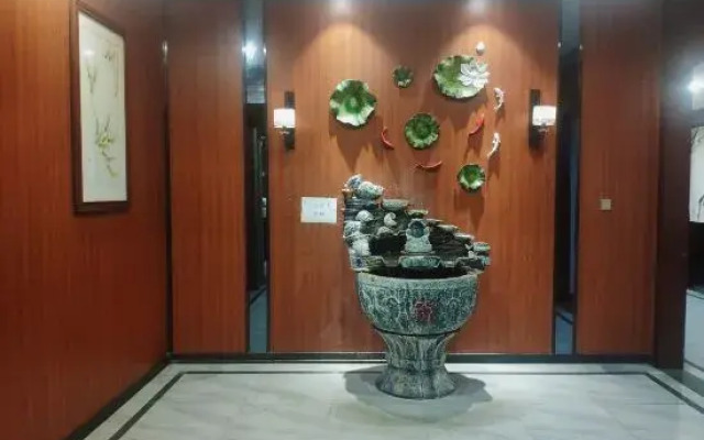 Qinyuan Zhixuan Hot Spring Hotel