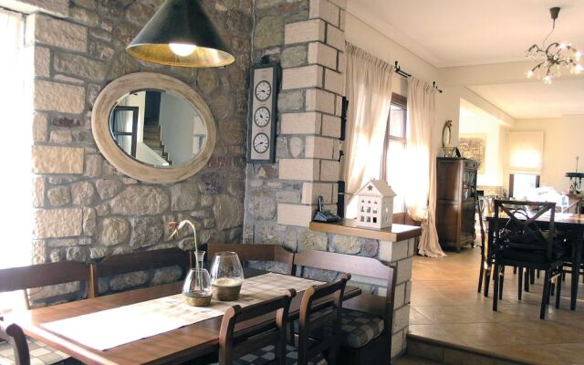 Nice Home in Skaloma Nafpaktos With Wifi and 4 Bedrooms