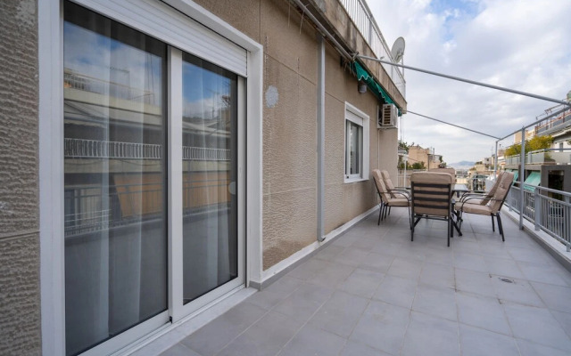 Athens Hideout Apt With Rooftop