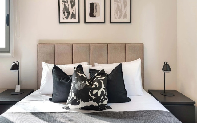 Phaedrus Living Evergreen City Flat