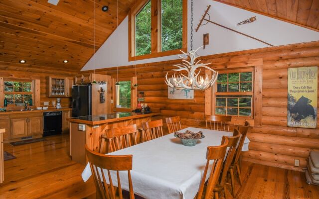 Old Bruin's Den 4 Bedroom House