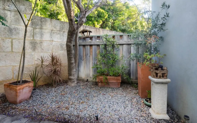 Lovely Shenton Park Townhouse