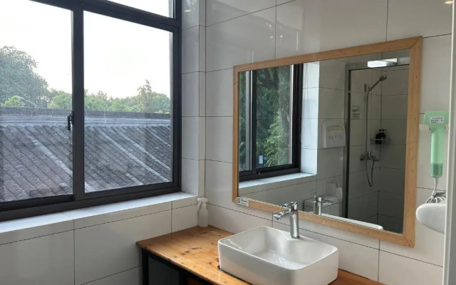 Xia Senlin Eco-friendly Hostel (Shaoxing Lu Xun's Hometown Subway Station Yintai City)