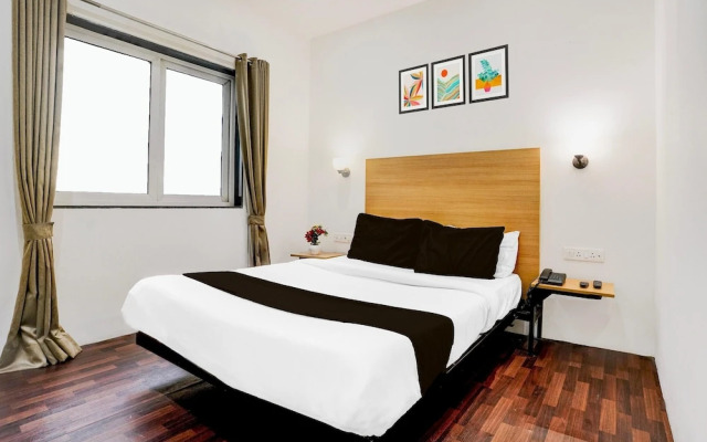 Super Townhouse PBG Mall Vashi
