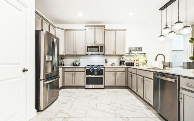 Themed Rooms & Pool in Storey Lake Resort