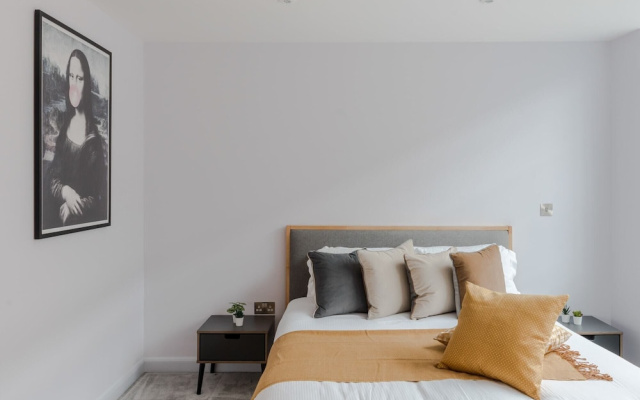 The Eyre Suite Two - Farringdon - by Frankie