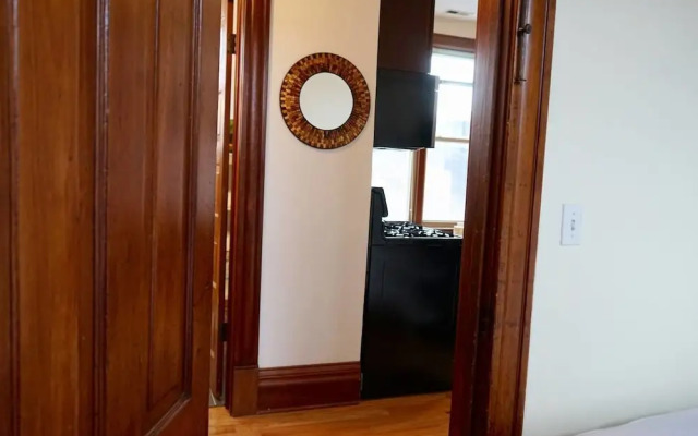 Light-filled Chicago Charmer in Wicker Park