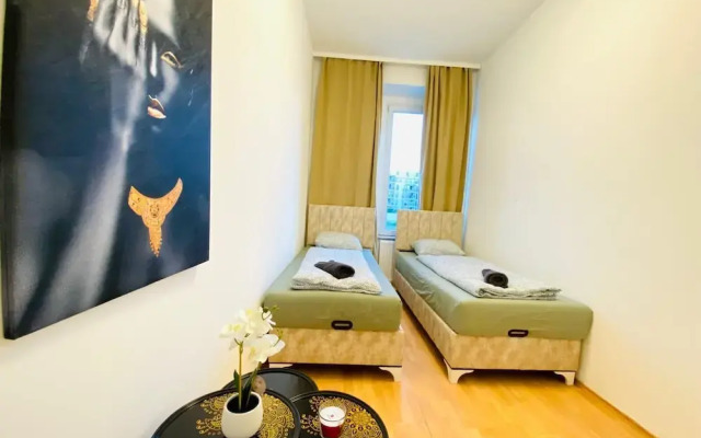 Rooms in Cozy 4BR Shared Apt Central