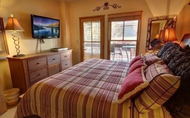 2 Bedroom Colorado Mountain Vacation Rental in River Run Village With Hot Tub Access and Walking Distance to Ski