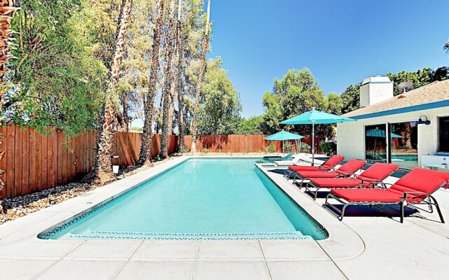 Contemporary - 5 Br Home