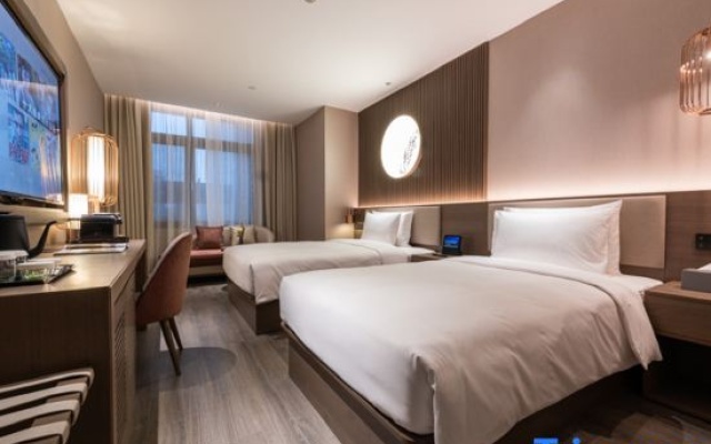 Huazhu - deluxe bed room(Street view) — фото 2