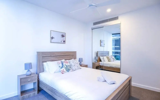 Stylist 2 Bedrooms Apartment With Pool/gym/parking